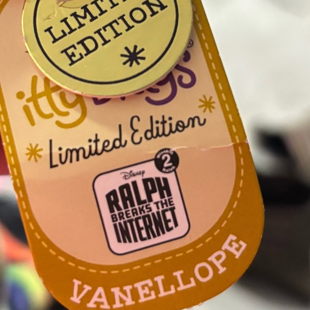 Hallmark Itty Bittys Limited Edition Disney Ralph Breaks The Internet Vanellope - Picture 3 of 3